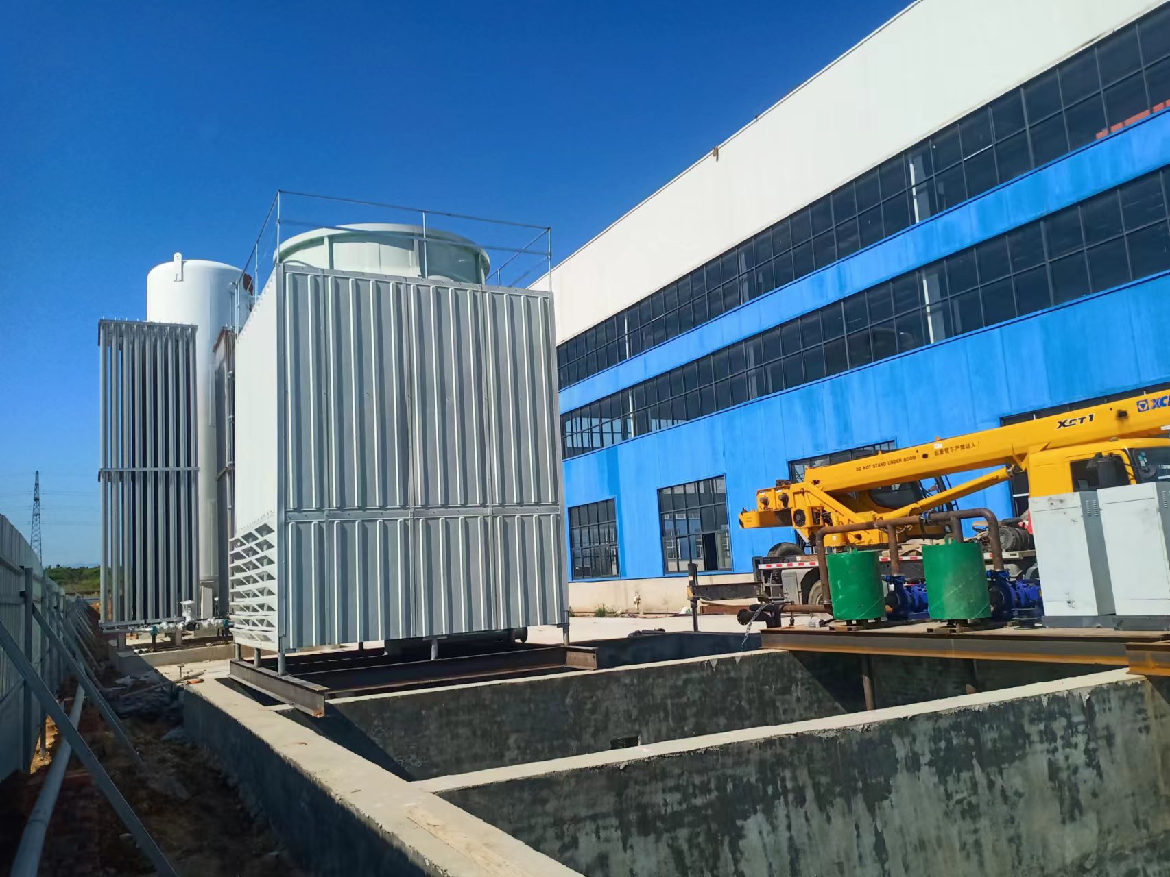 工業(yè)型冷卻塔的工作原理是怎樣的